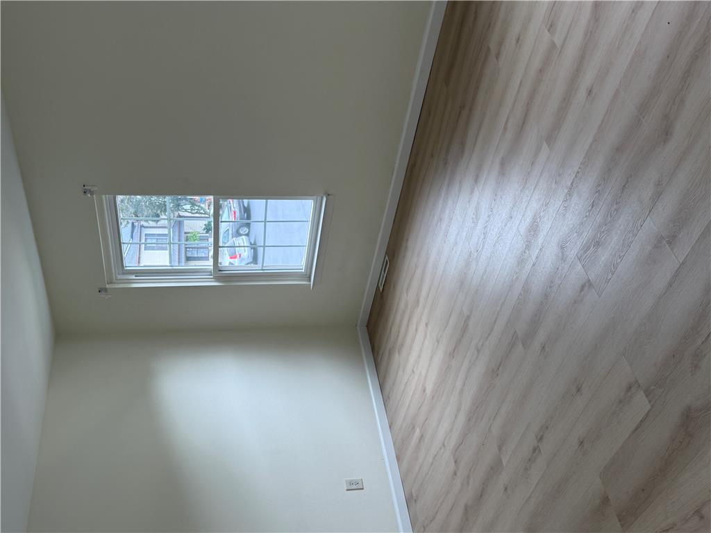 8 Lexington Property Photo 12
