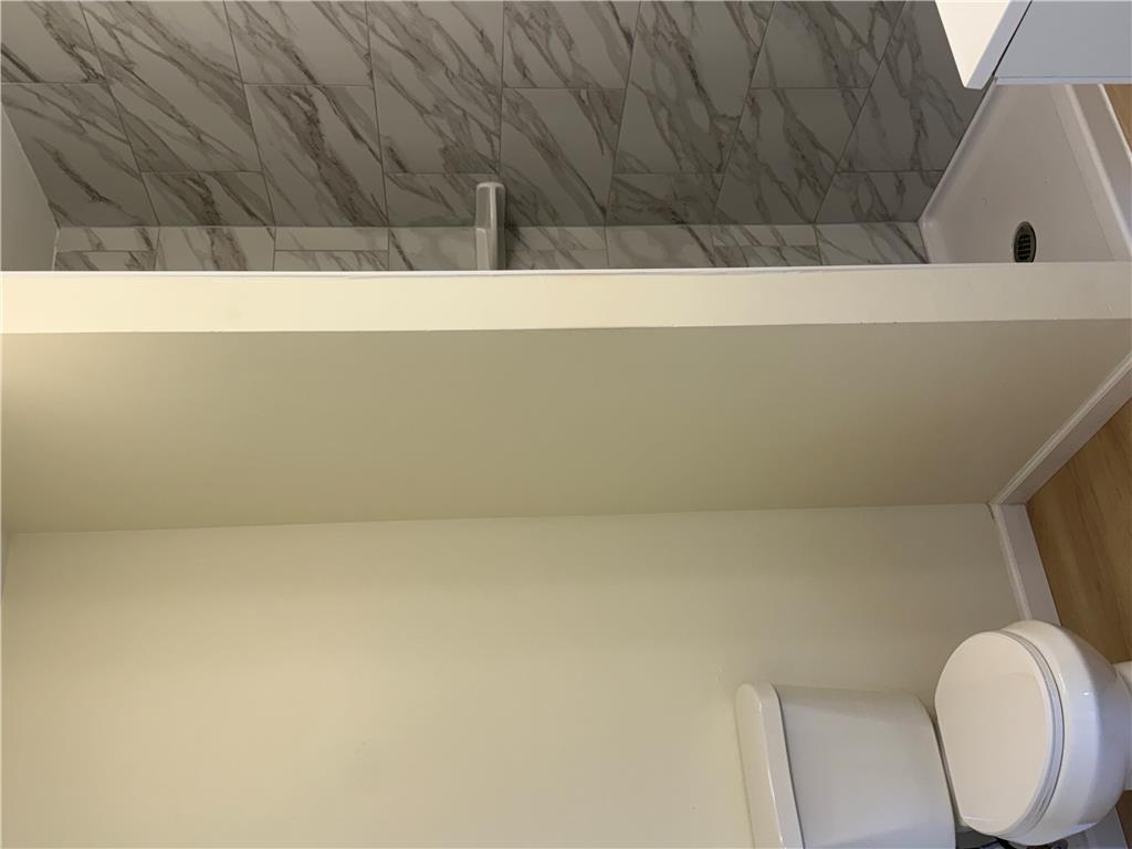 8 Lexington Property Photo 14