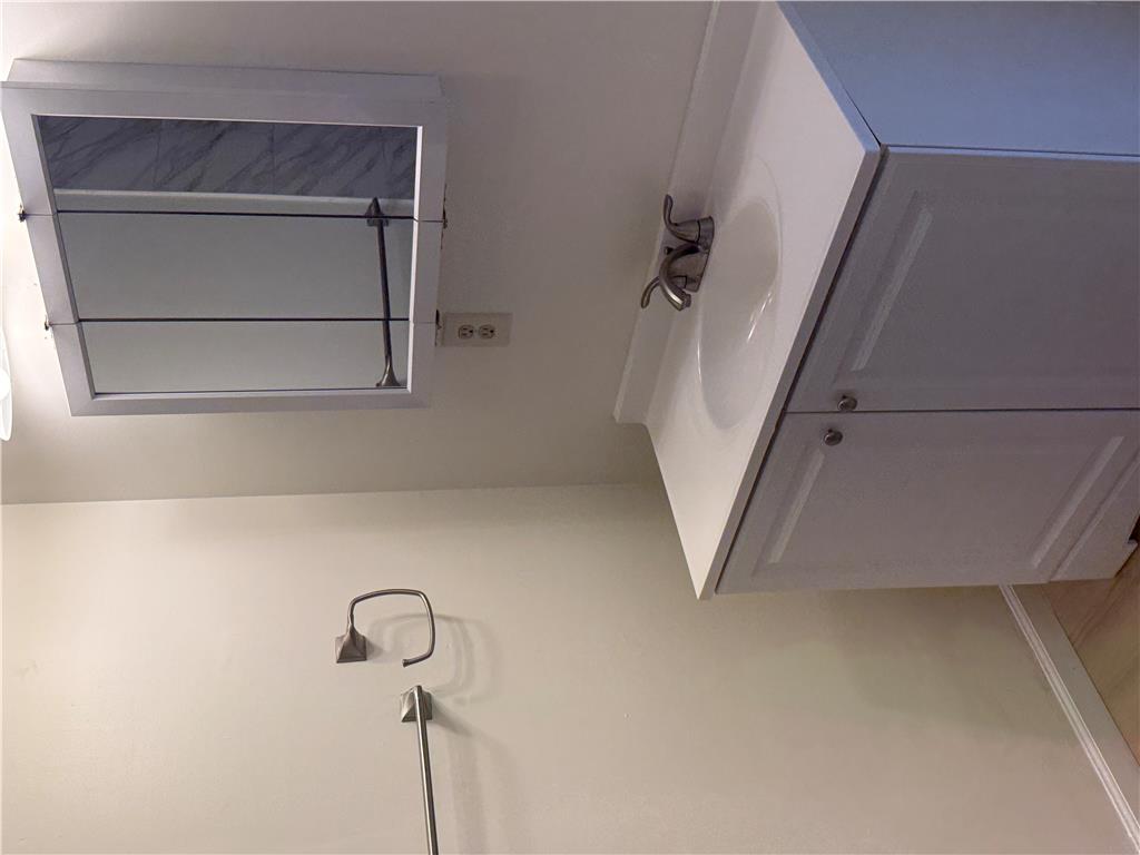 8 Lexington Property Photo 15