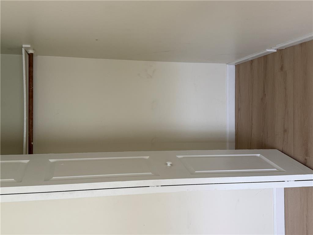 8 Lexington Property Photo 17