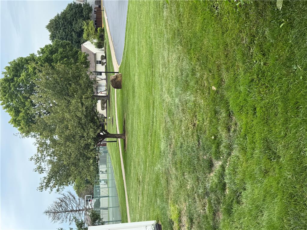 8 Lexington Property Photo 22