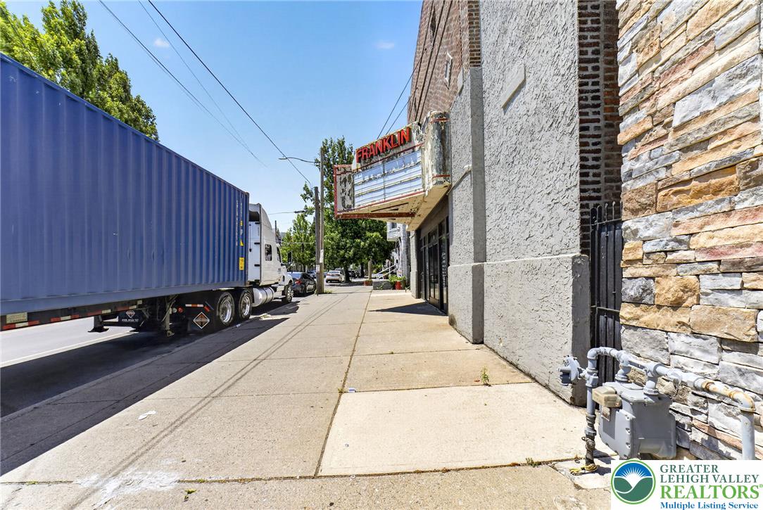 429 W Tilghman Street Property Photo 17