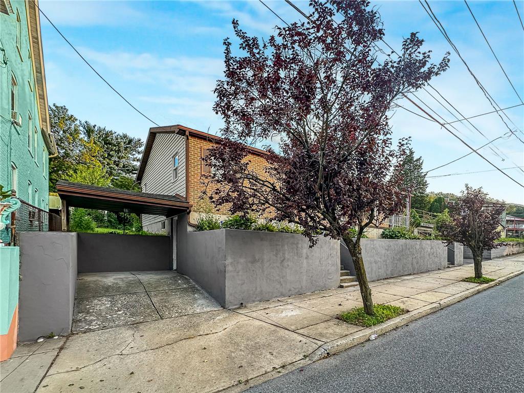 1434 East 6th Street Property Photo 2