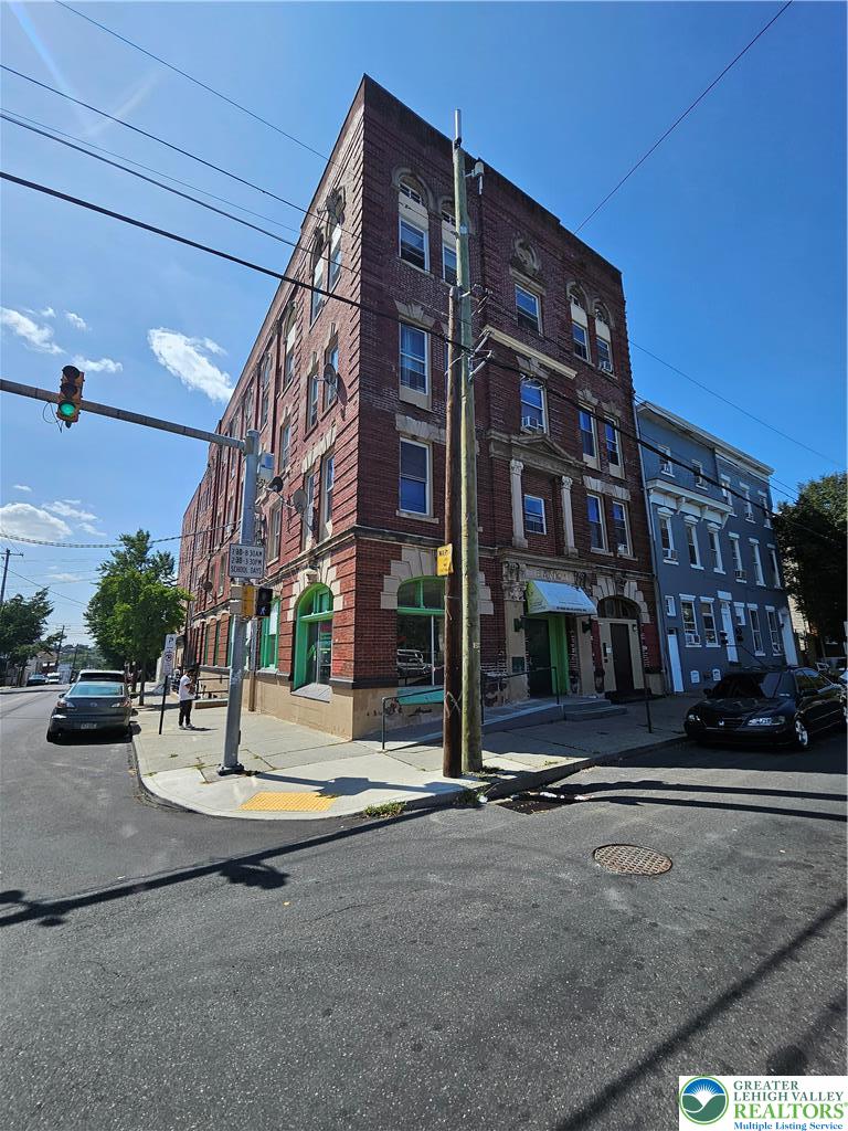 402 Ridge Avenue Property Photo 1
