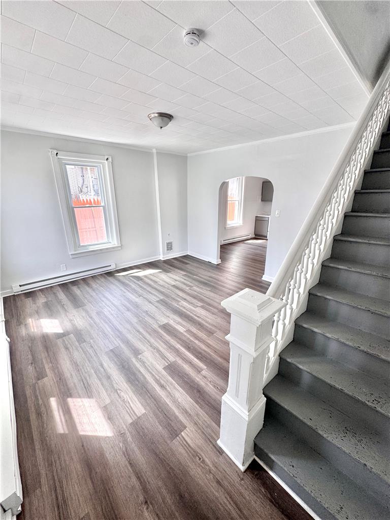 635 West Green Street Property Photo 2