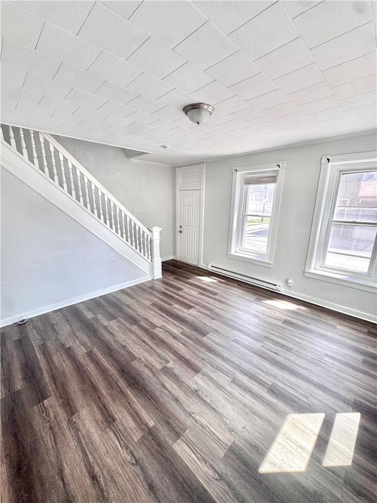635 West Green Street Property Photo 3