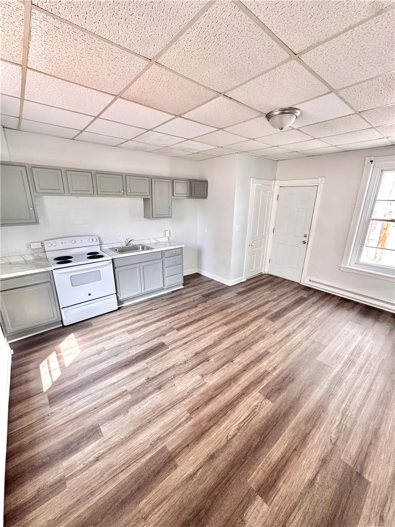 635 West Green Street Property Photo 4