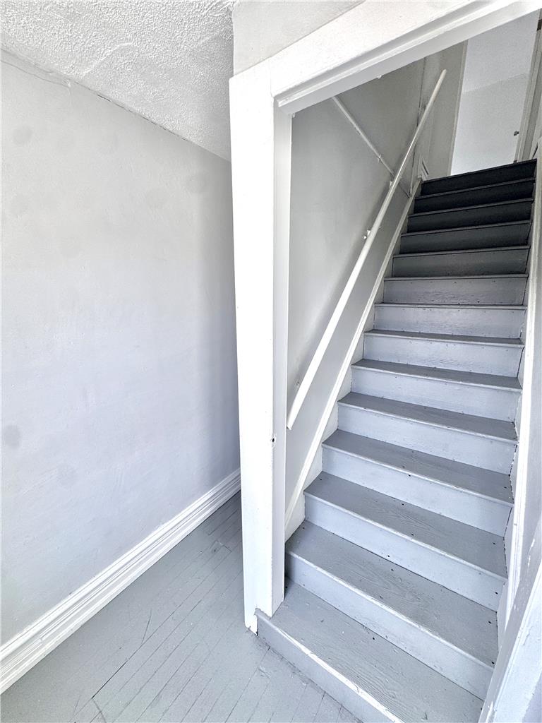 635 West Green Street Property Photo 11
