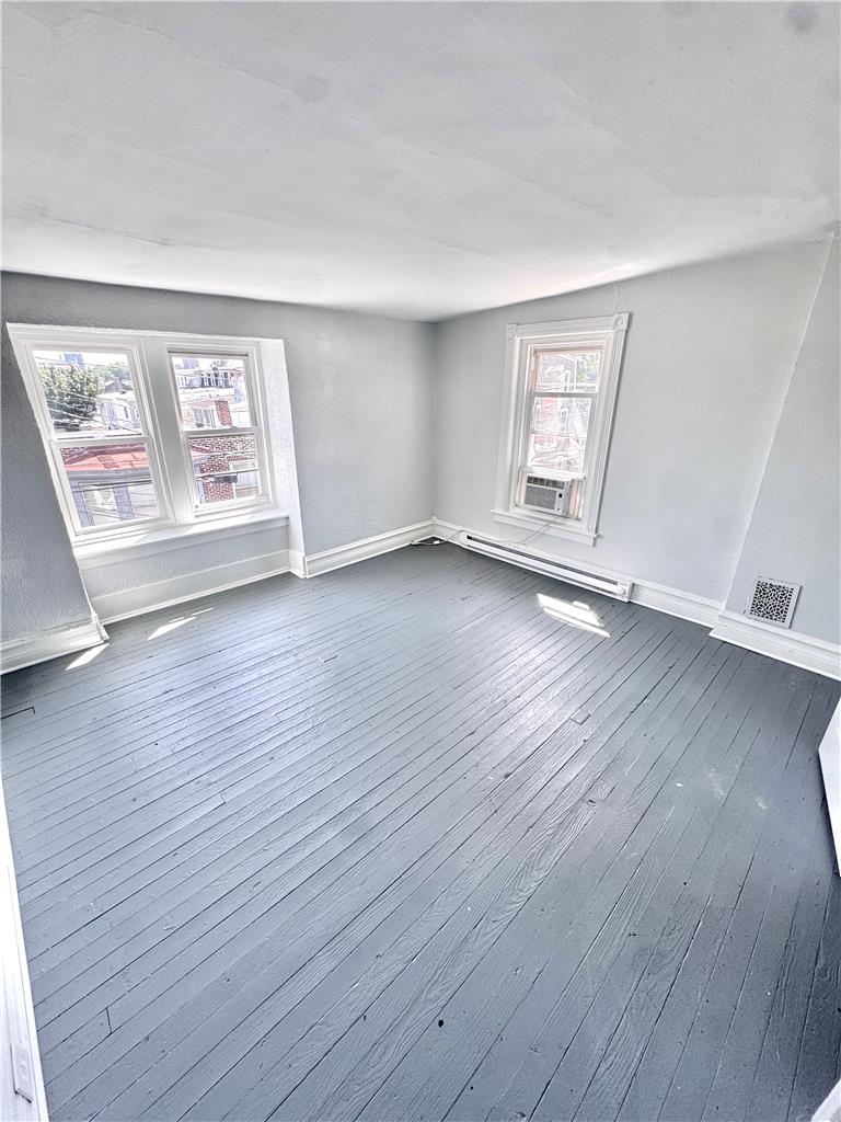 635 West Green Street Property Photo 14