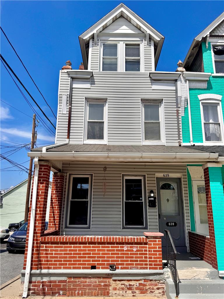 639 West Greenleaf Street Property Photo 1