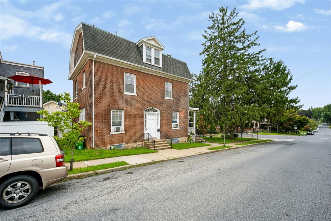 1110 Bushkill Street Property Photo 1