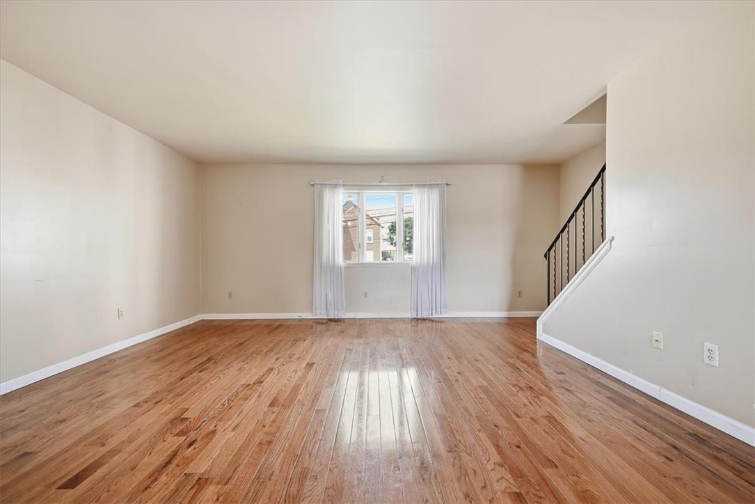 1902 West Walnut Street Property Photo 6