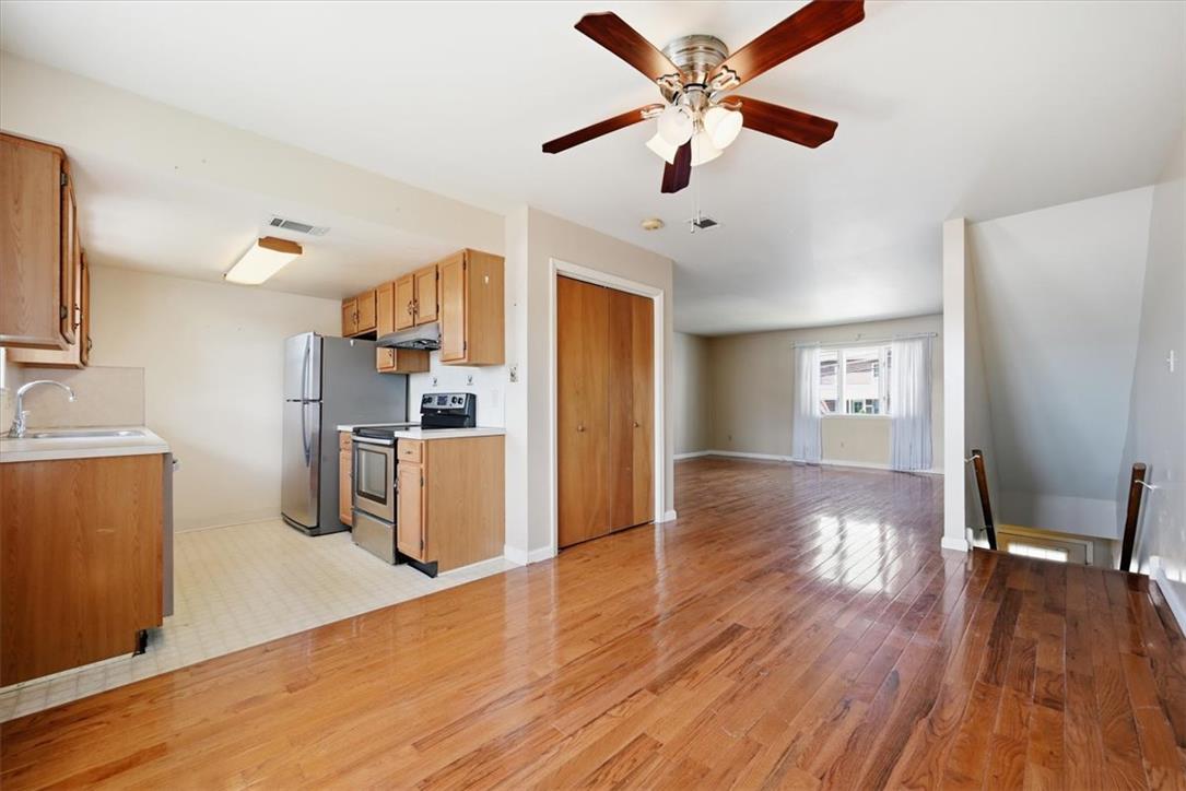 1902 West Walnut Street Property Photo 8