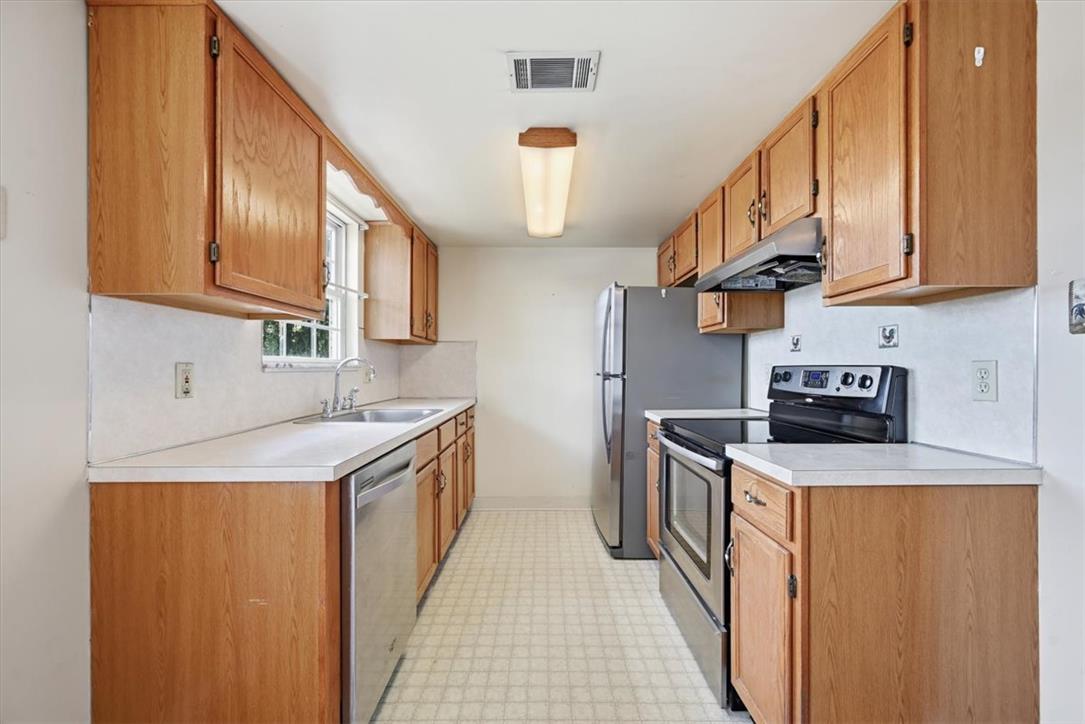 1902 West Walnut Street Property Photo 9