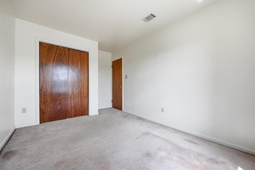 1902 West Walnut Street Property Photo 17