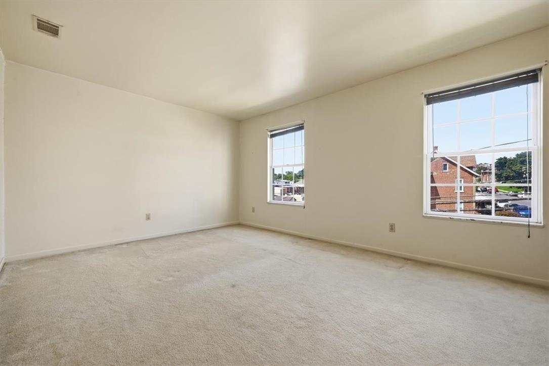 1902 West Walnut Street Property Photo 18