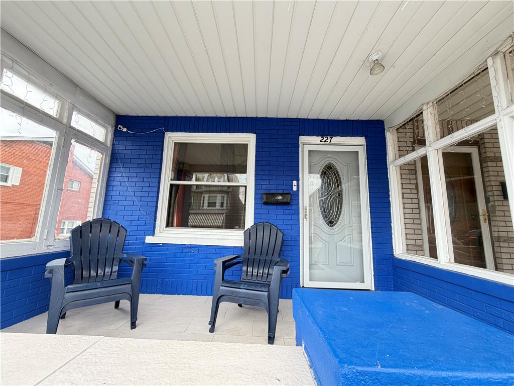 227 East Elm Street Property Photo 3