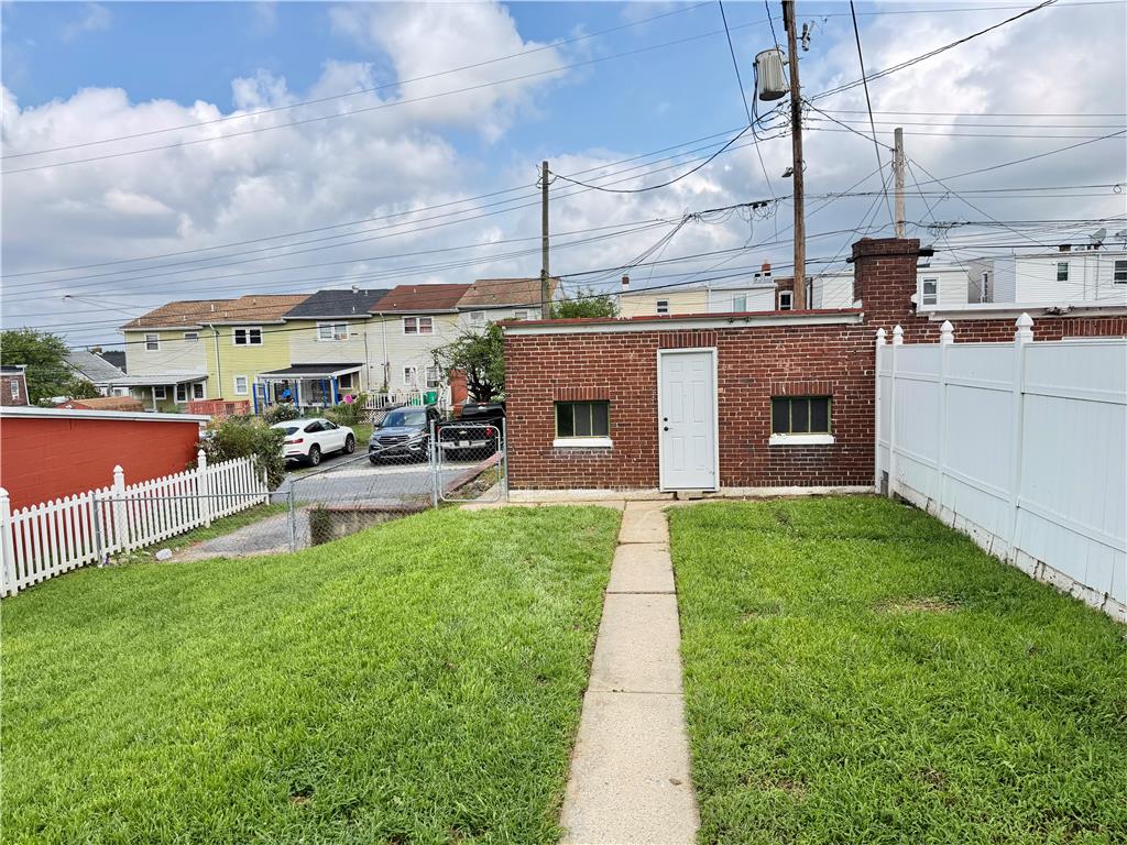 227 East Elm Street Property Photo 17