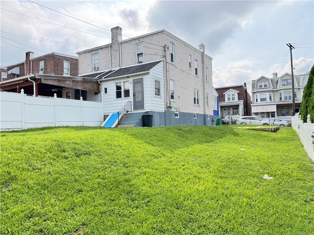 227 East Elm Street Property Photo 19