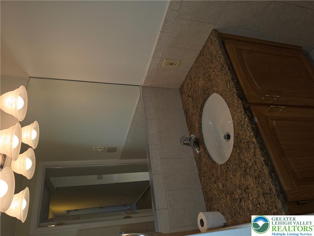 822 Main Street 2 Upstairs Property Photo 11