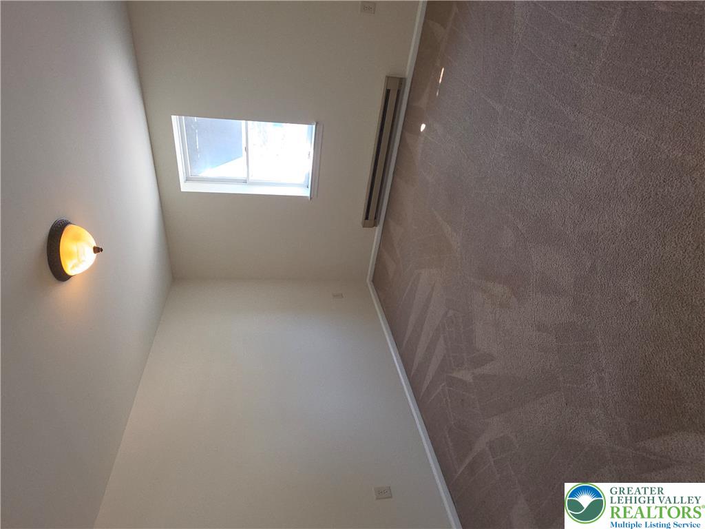 822 Main Street 2 Upstairs Property Photo 14