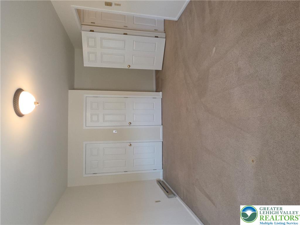 822 Main Street 2 Upstairs Property Photo 17