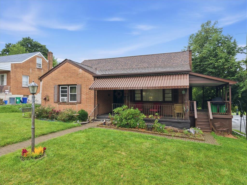 2029 West Walnut Street Property Photo 2