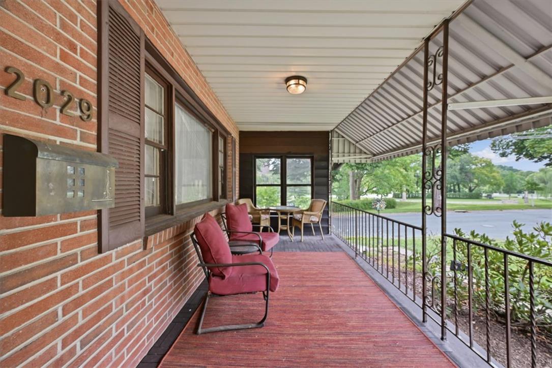 2029 West Walnut Street Property Photo 7