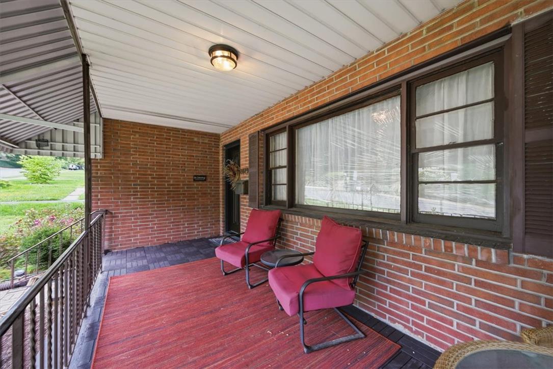 2029 West Walnut Street Property Photo 8