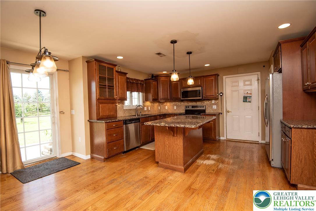 1603 Kings Court Property Photo 36