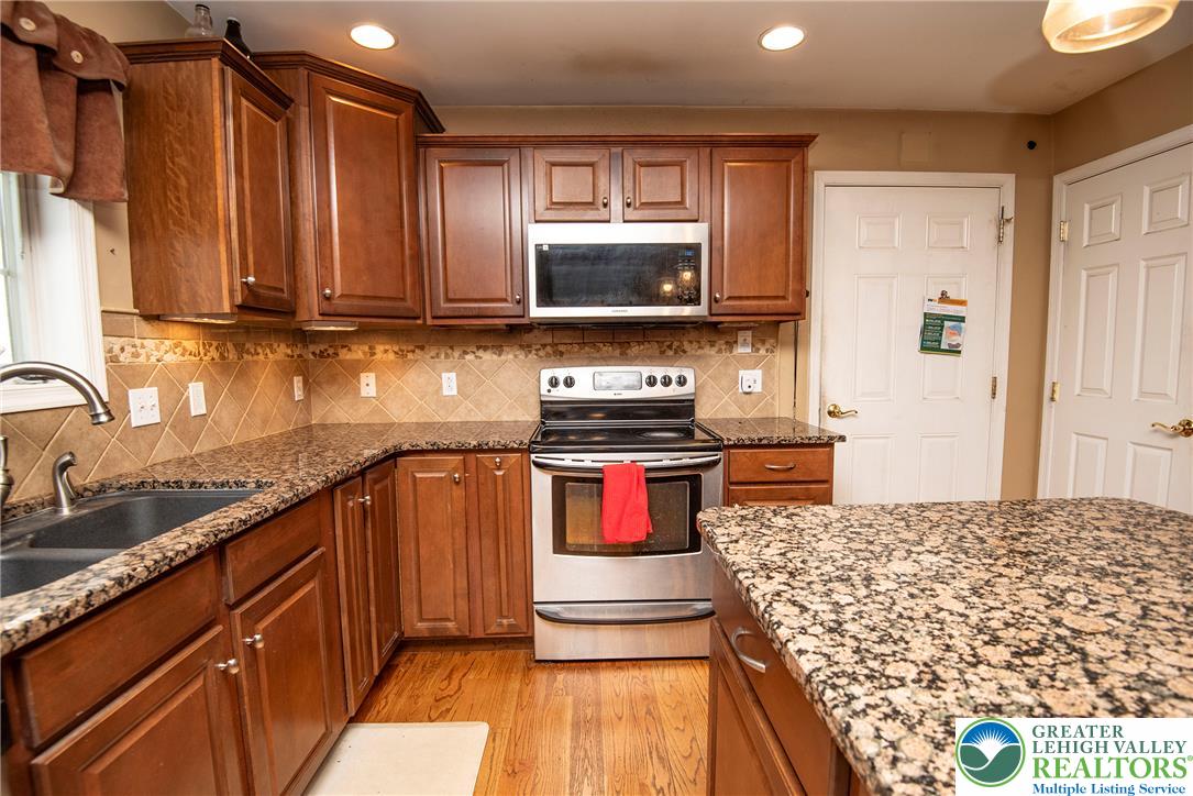 1603 Kings Court Property Photo 38