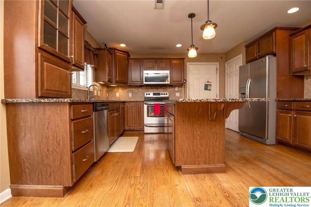 1603 Kings Court Property Photo 43