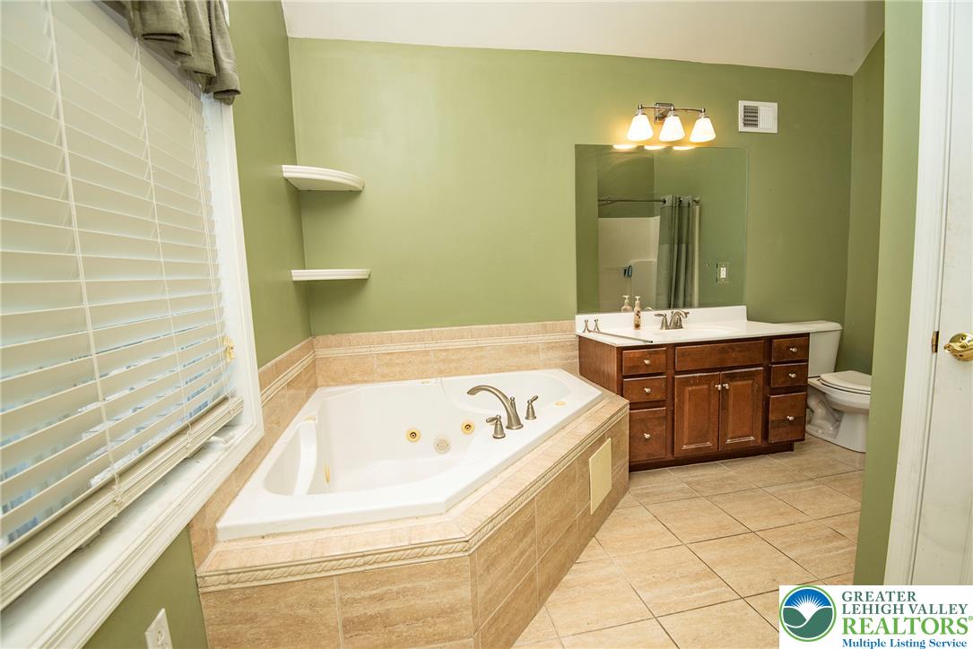 1603 Kings Court Property Photo 52