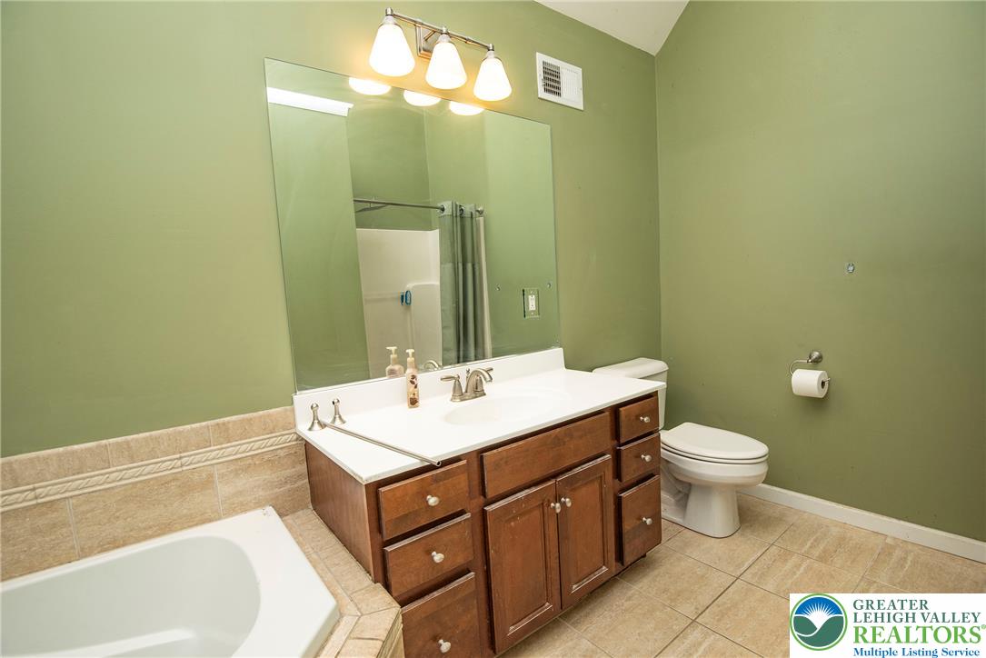 1603 Kings Court Property Photo 54