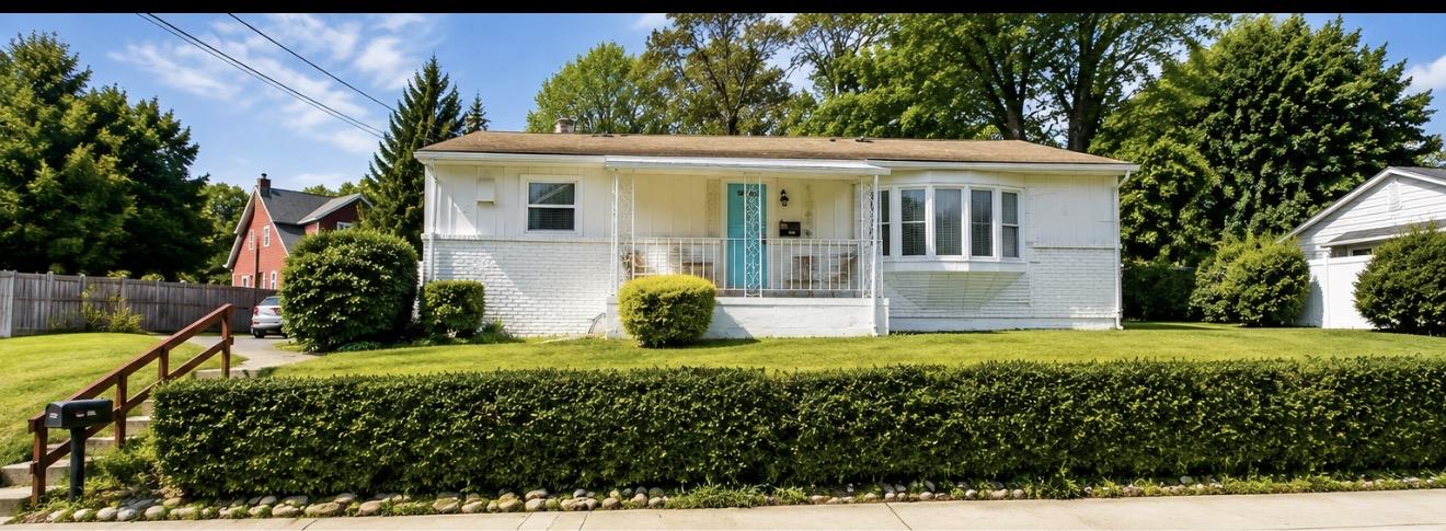942 South Front Street Property Photo 1