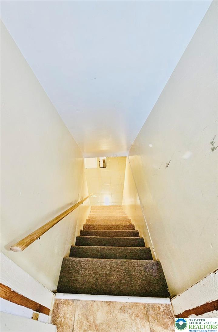 942 South Front Street Property Photo 23