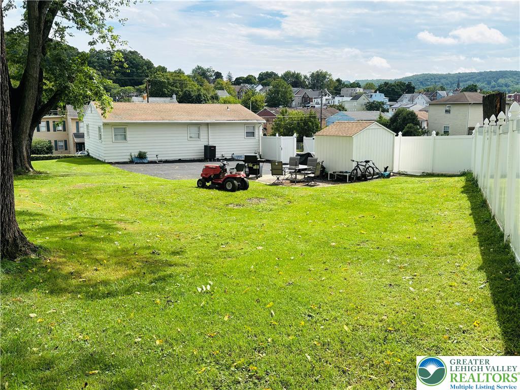 942 South Front Street Property Photo 28