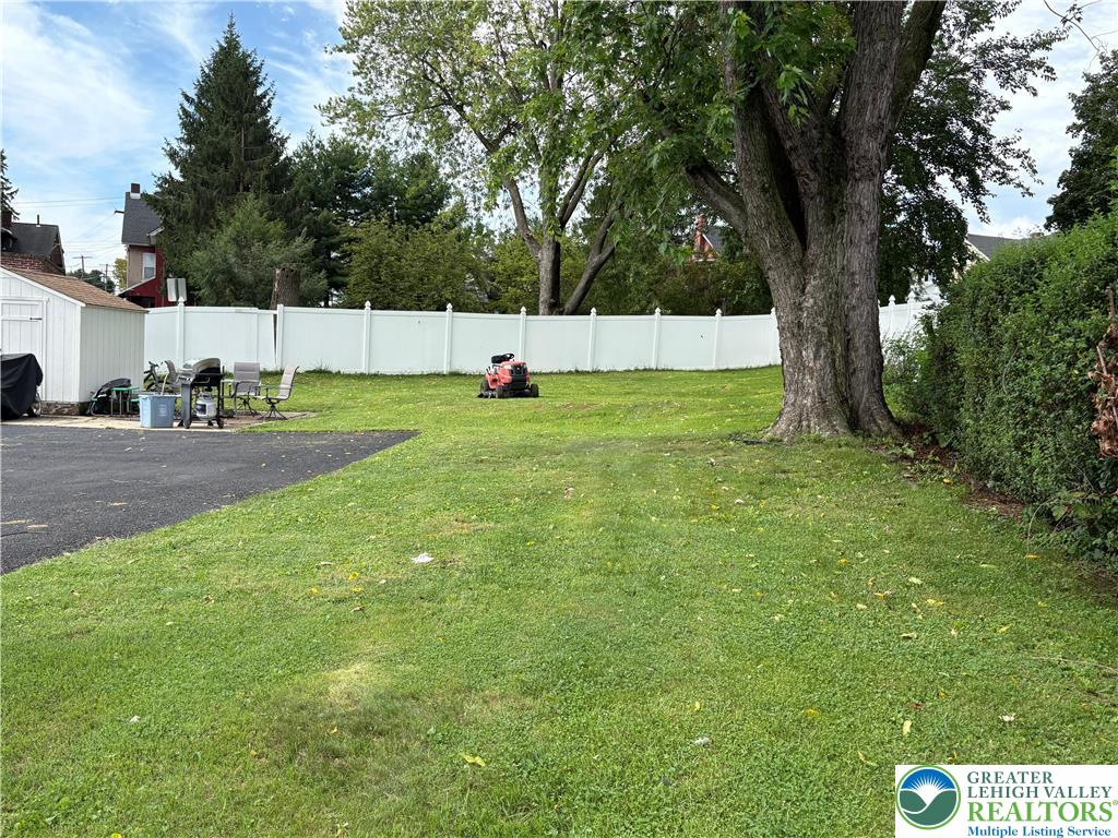 942 South Front Street Property Photo 30