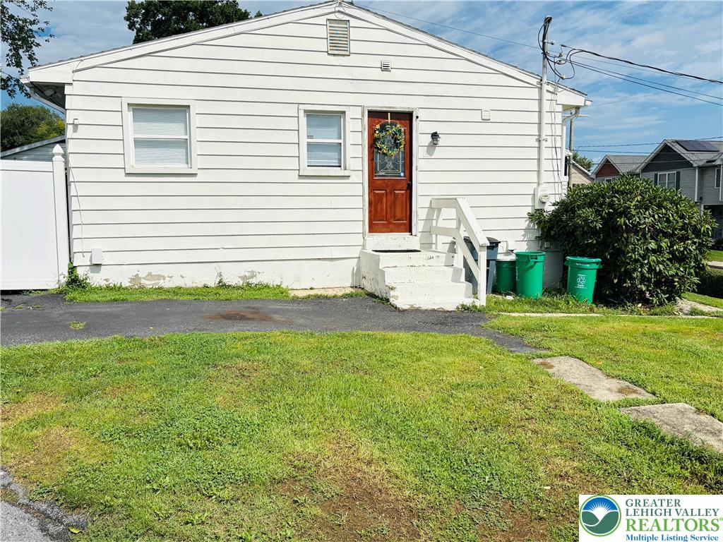 942 South Front Street Property Photo 34