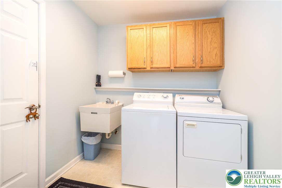 2869 Donegal Drive Property Photo 14