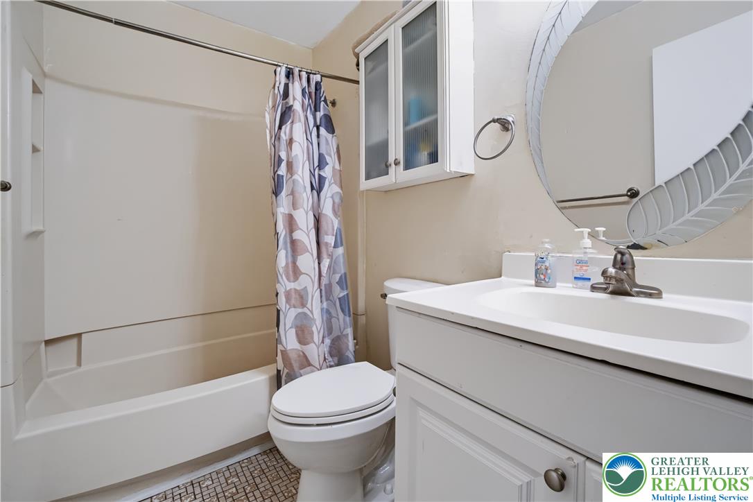 609 Glen Lane Property Photo 7