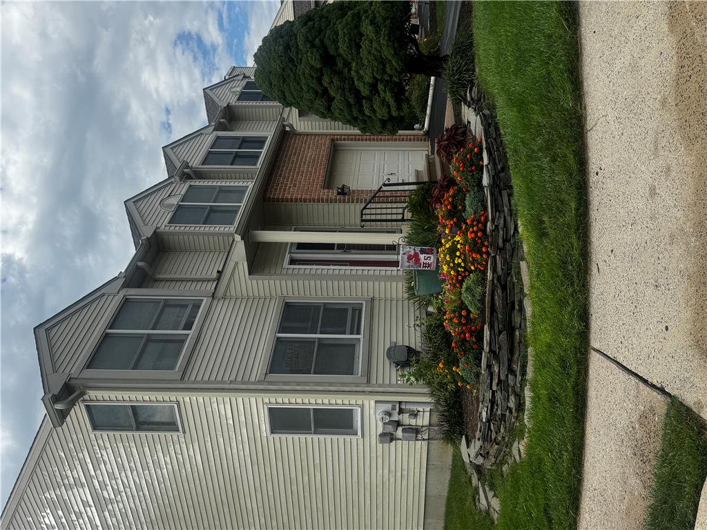 302 Oxford Place Property Photo 2