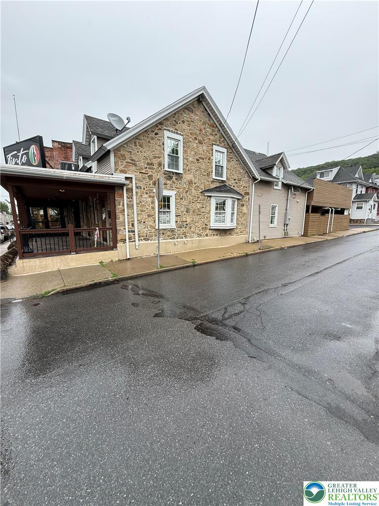 1028 Broadway Property Photo 4