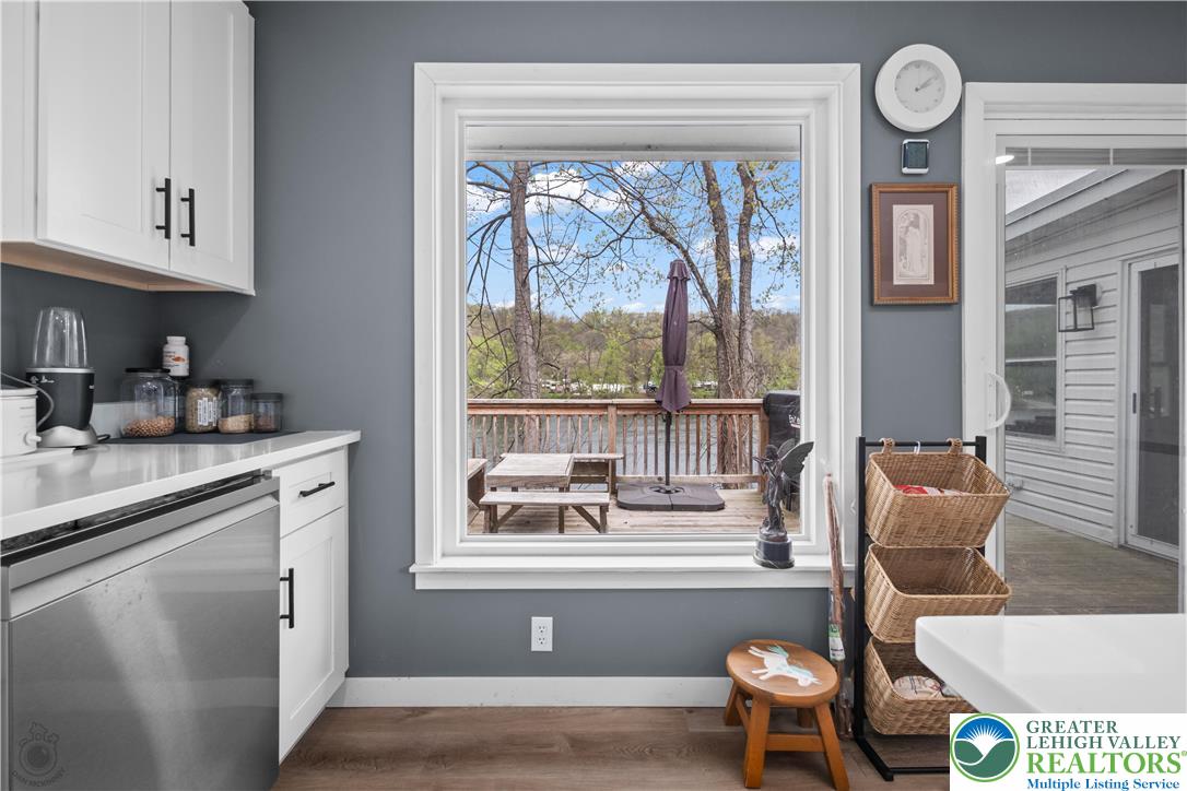 3325 River Road Property Photo 8