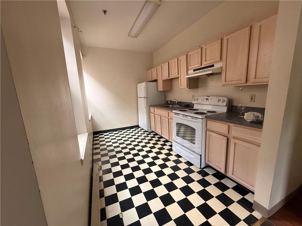 823 East 4th 4 Property Photo 10