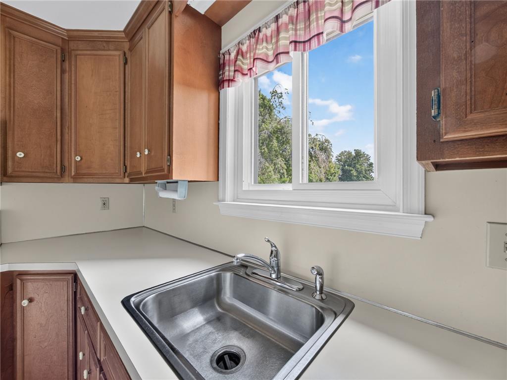 916 Cold Spring Road 4 Property Photo 4