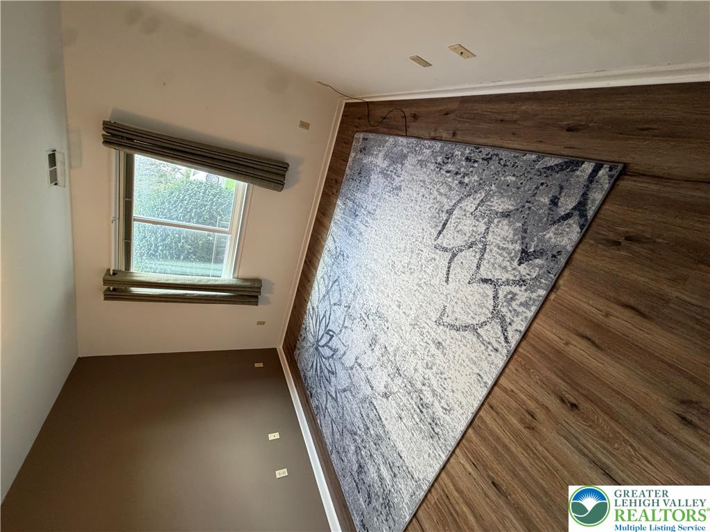 916 Cold Spring Road 4 Property Photo 6
