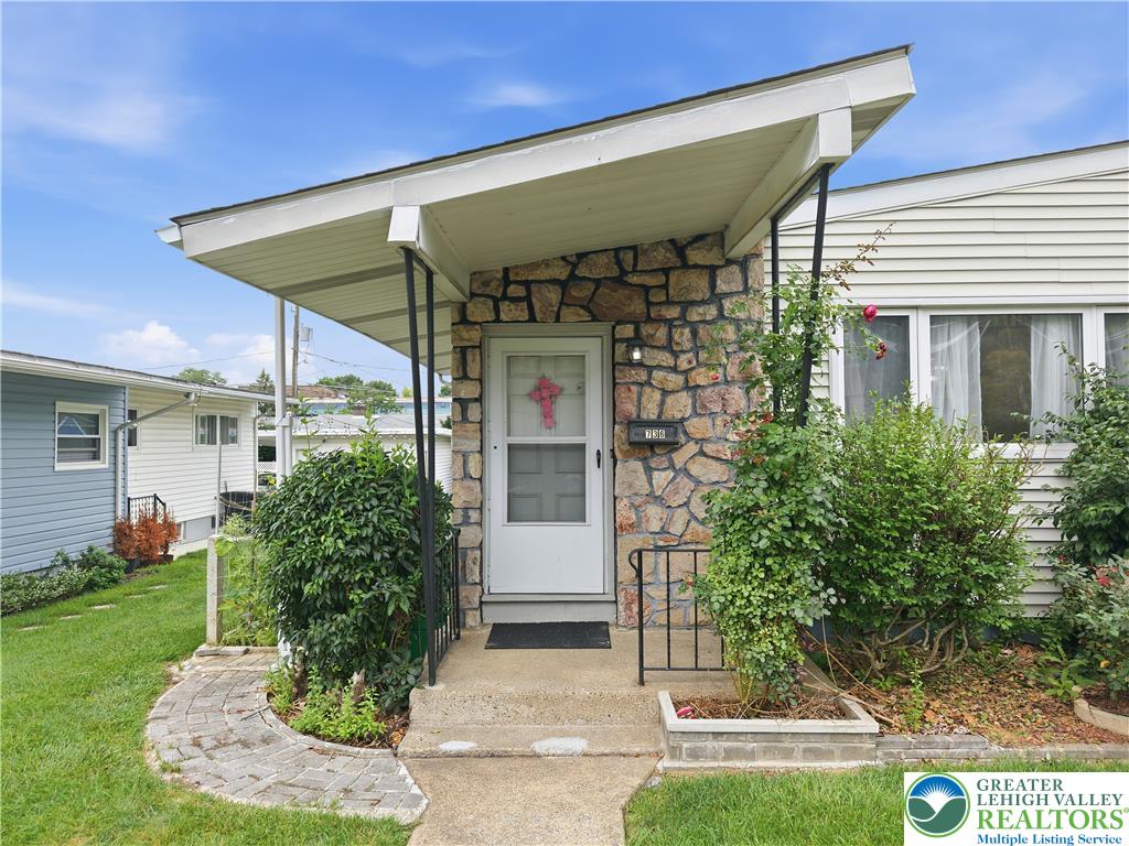 736 North Saint Lucas Street Property Photo 2