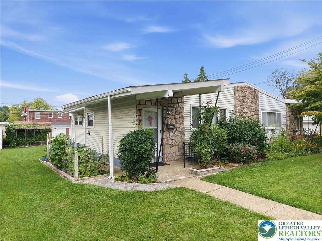 736 North Saint Lucas Street Property Photo 3