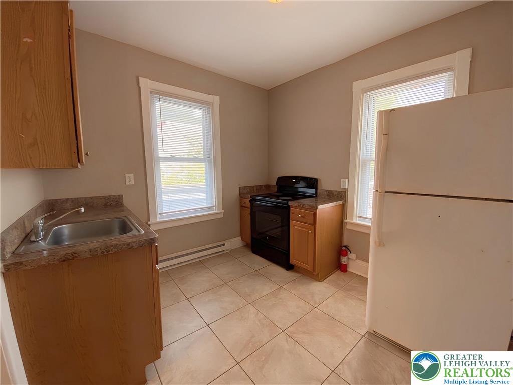 429 East 4th Street 2nd Floor Property Photo 6